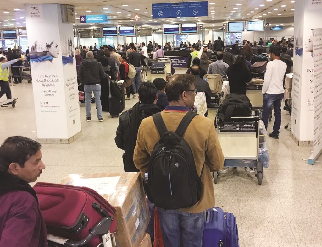 ازدحام أمام كاونترات الوزن