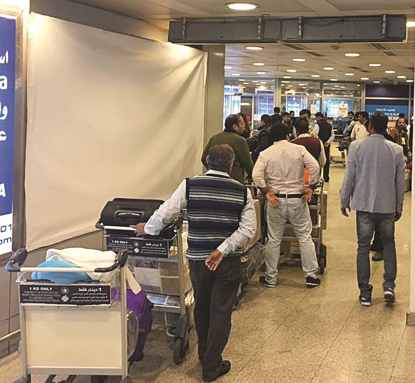 طوابير تنتظر دورها