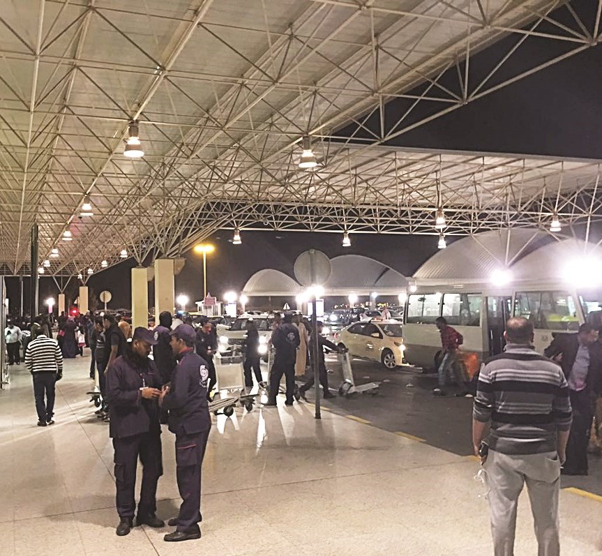 ازدحام في الباحات الخارجية