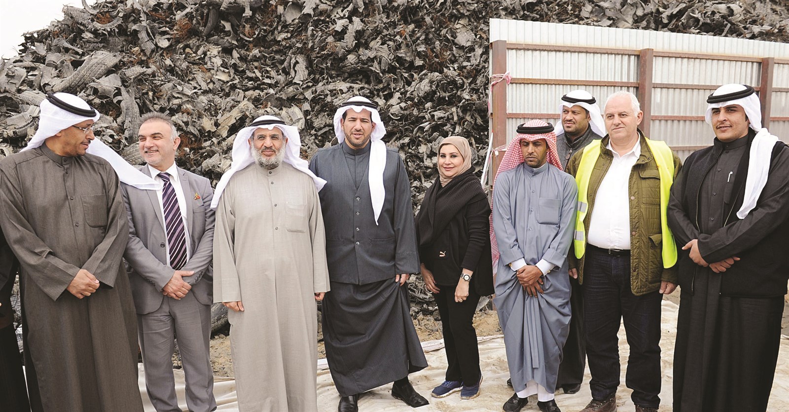 المطوع والأحمد مع مسؤولي الشركتين المكلفتين بمشروع تأهيل الموقع