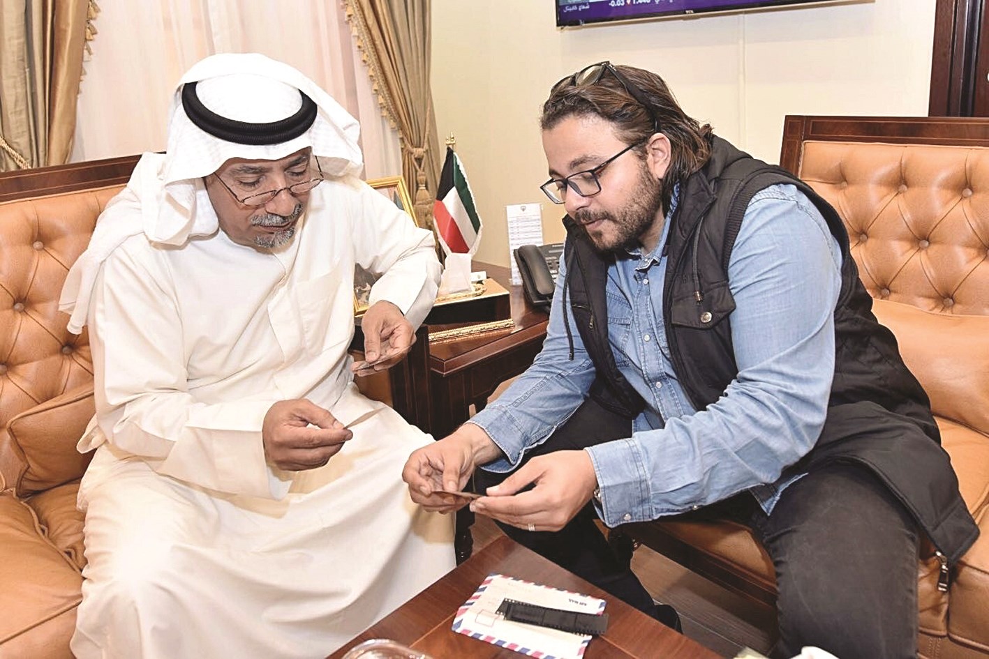 u0627u0644u0633u0641u064au0631 u0627u0644u0639u062cu0645u064a u064au0637u0644u0639 u0639u0644u0649 u0628u0639u0636 u0627u0644u0635u0648u0631 u0627u0644u062au064a u0642u062fu0645u0647u0627 u0644u0647 u0639u0645u0631u0648 u062fu064au0627u0628