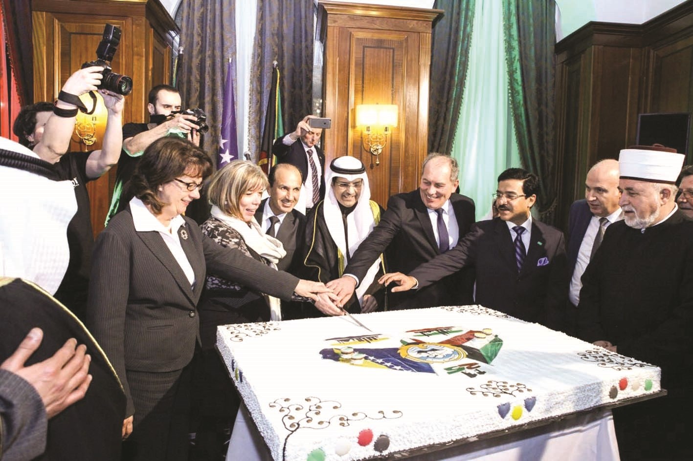 u0631u0626u064au0633 u0645u062cu0644u0633 u0627u0644u0634u0639u0648u0628 u0627u0644u0628u0648u0633u0646u064a u064au0634u0627u0631u0643 u0641u064a u0642u0637u0639 u0642u0627u0644u0628 u0627u0644u062du0644u0648u0649