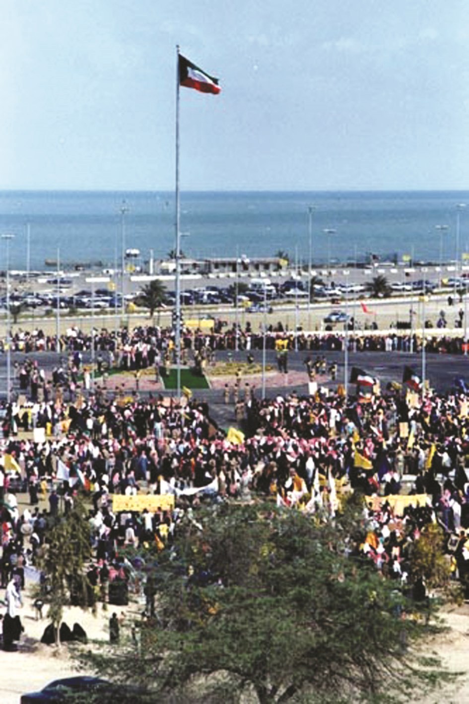 u062du0636u0648u0631 u0631u0633u0645u064a u0648u0634u0639u0628u064a u0643u0628u064au0631 u0644u0630u0643u0631u0649 u0627u0644u062au062du0631u064au0631 u0627u0644u0623u0648u0644u0649