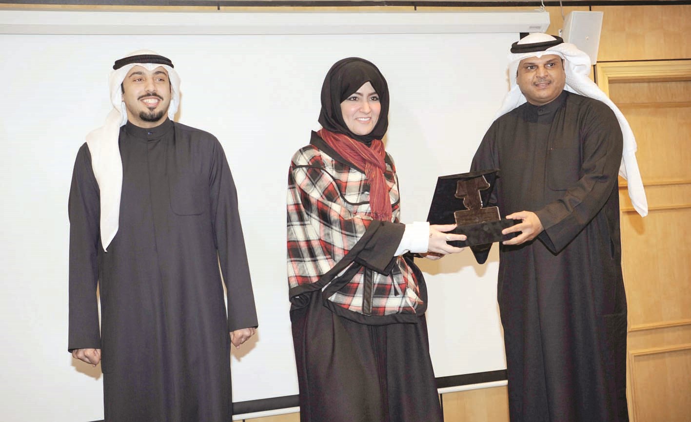 u0627u0644u0639u062cu0645u064a u0645u0643u0631u0645u0627u064b u0625u062du062fu0649 u0627u0644u0645u0634u0627u0631u0643u0627u062a u0641u064a u00abu0627u0644u0645u062du0643u0645u0629u00bb (u062au0635u0648u064au0631 u0637u0627u0631u0642 u0639u0632 u0627u0644u062fu064au0646)