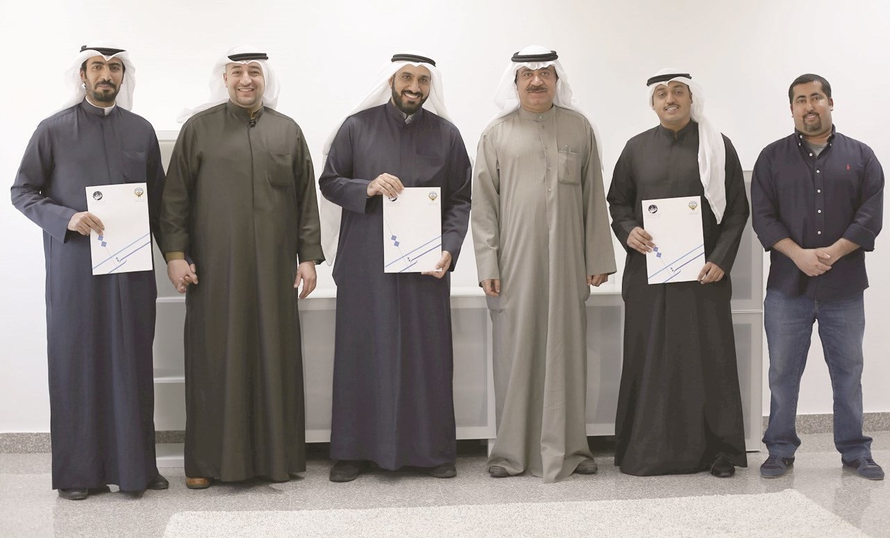 u0645u0633u0624u0648u0644u0648 u0627u0644u0635u0646u062fu0648u0642 u0648u0627u0644u0647u064au0626u0629 u0641u064a u0644u0642u0637u0629 u062au0630u0643u0627u0631u064au0629 u0645u0639 u0627u0644u0645u0628u0627u062fu0631u064au0646 u0627u0644u062bu0644u0627u062bu0629