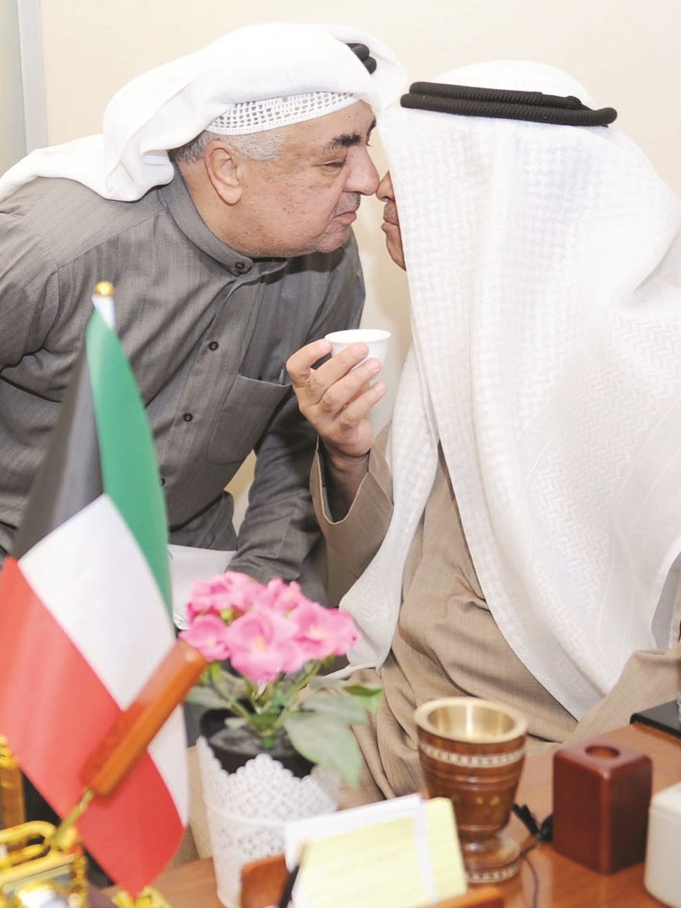 حبة خشم مع موظف