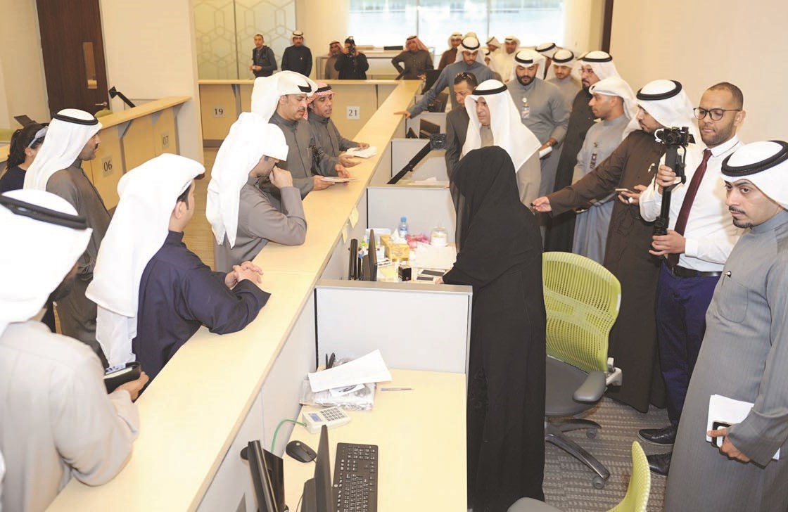 u0627u0644u0648u0632u064au0631 u0645u062au0641u0642u062fu0627u064b u0635u0627u0644u0629 u0627u0644u0645u0631u0627u062cu0639u064au0646 (u062au0635u0648u064au0631 u0633u0639u0648u062f u0633u0627u0644u0645)