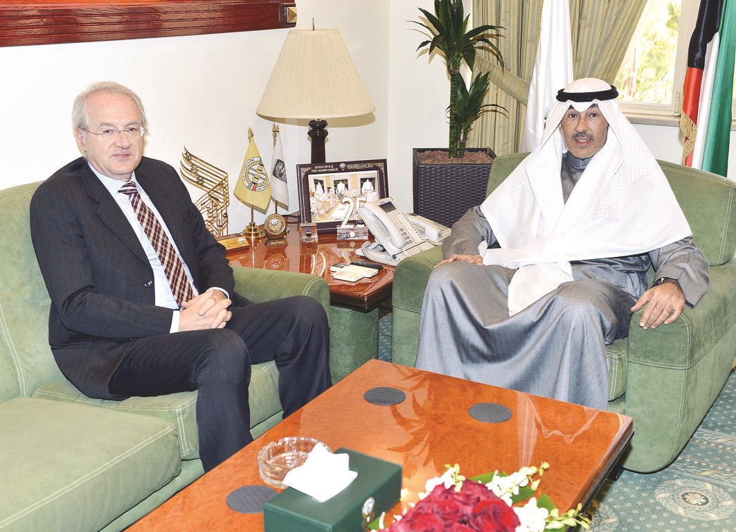 u0645u062du0627u0641u0638 u0627u0644u0623u062du0645u062fu064a u0645u0633u062au0642u0628u0644u0627u064b u0627u0644u0633u0641u064au0631 u0628u0627u0628u0627u062fu0627u0643u064au0633