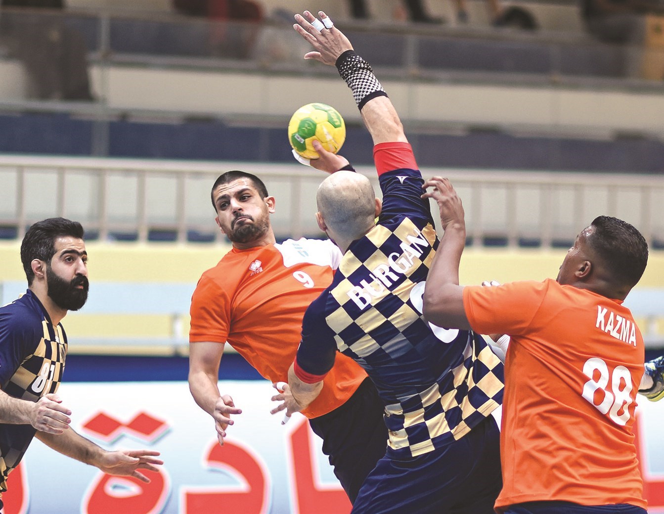 u0645u062du0645u062f u0627u0644u0639u0646u0632u064a u064au0635u0648u0651u0628 u0641u064a u0627u062au062cu0627u0647 u0645u0631u0645u0649 u0628u0631u0642u0627u0646   (u062au0635u0648u064au0631 u062cu0627u0633u0645 u0628u0627u0631u0648u0646)