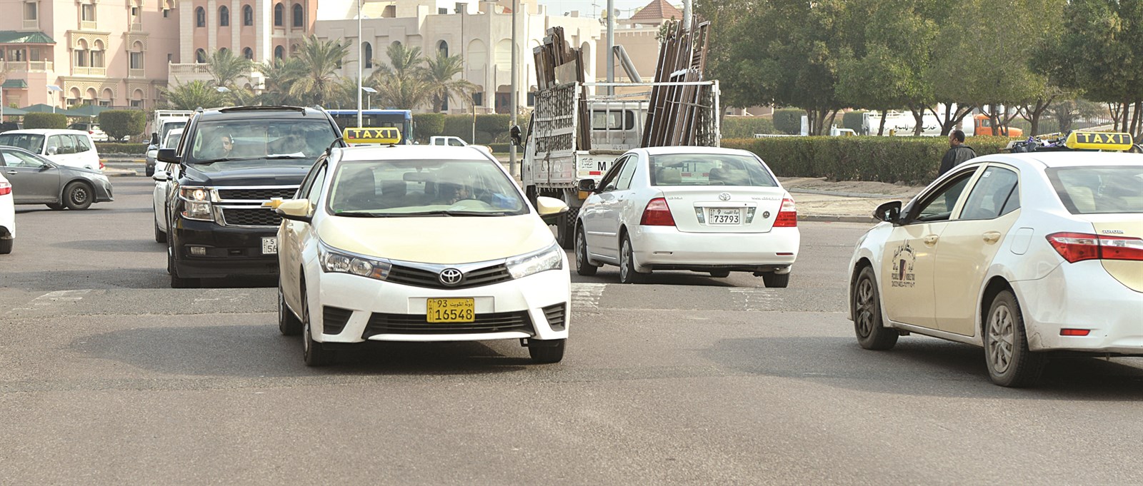 التاكسيات عددها ثابت أمام زيادة عدد السائقين