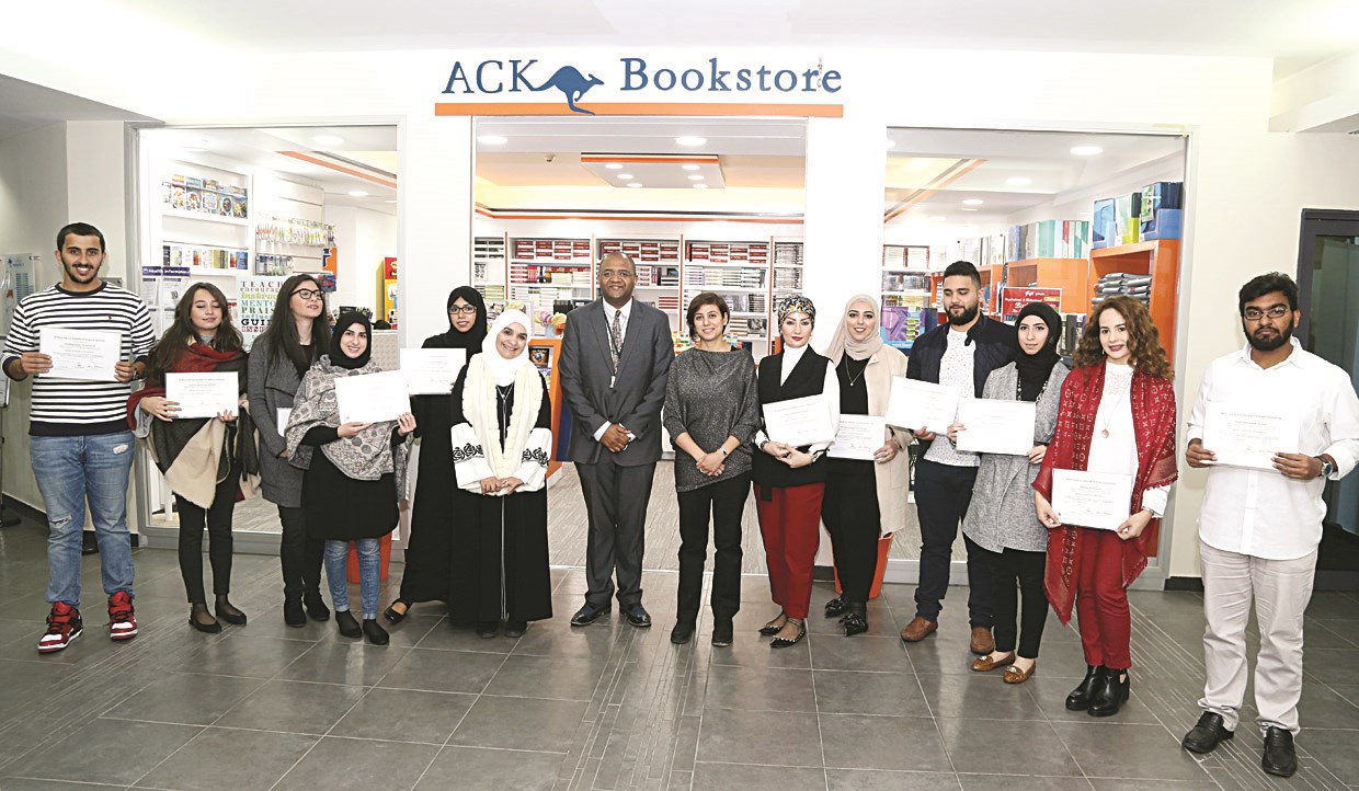 u0637u0644u0628u0629 u0627u0644u0643u0644u064au0629 u0627u0644u0623u0633u062au0631u0627u0644u064au0629 u0627u0644u062du0627u0635u0644u0648u0646 u0639u0644u0649 u0627u0644u0634u0647u0627u062fu0629