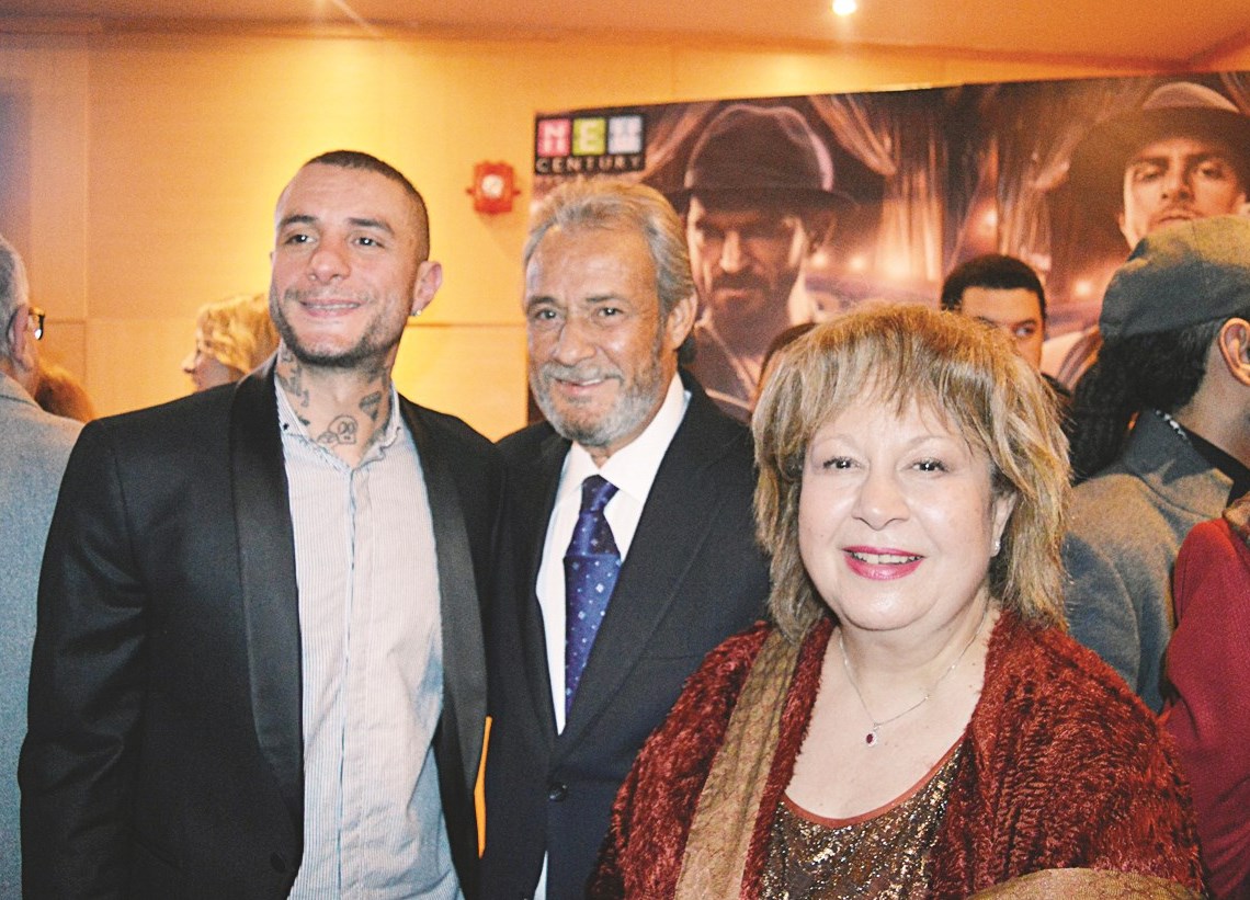 u0623u062du0645u062f u0627u0644u0641u064au0634u0627u0648u064a u0645u0639 u0648u0627u0644u062fu064au0647 u062eu0644u0627u0644 u0627u0644u0639u0631u0636 u0627u0644u062eu0627u0635 u0628u0640 u00abu0627u0644u0642u0631u062f u0628u064au062au0643u0644u0645u00bb