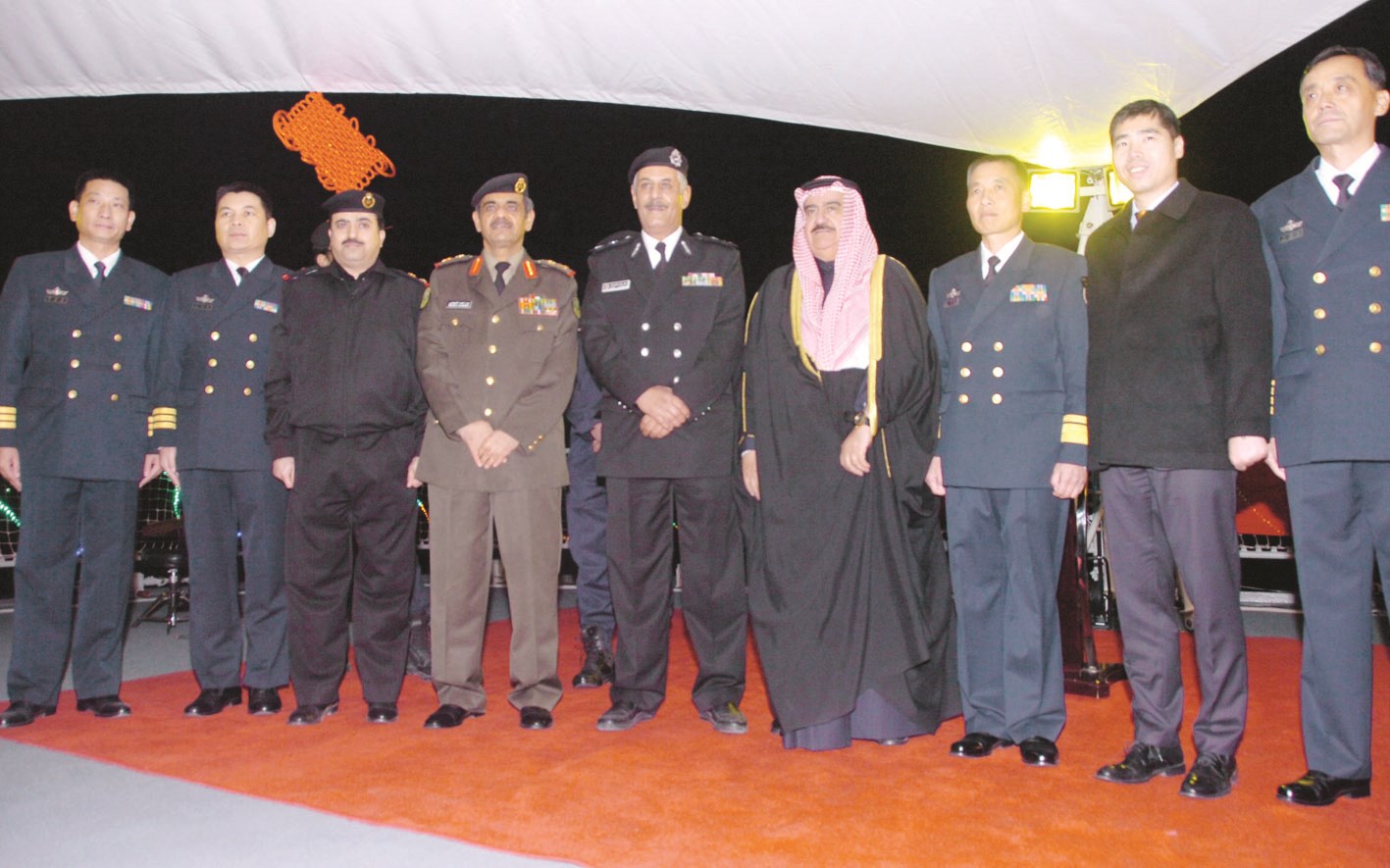 نايف عسكر والمهنا والسفير الصيني في لقطة جماعية مع قادة الأسطول الصيني