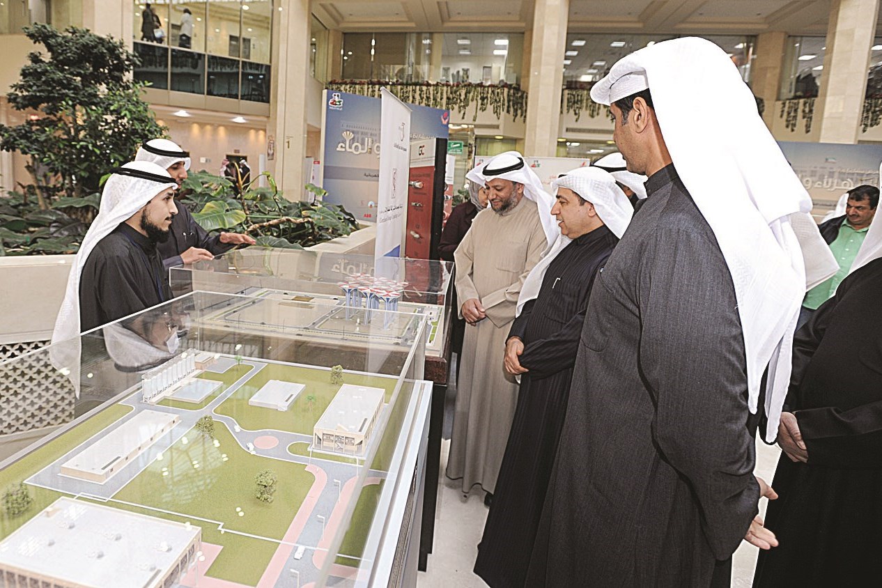 بوشهري يتفقد تصاميم المشاريع التي تم تنفيذها