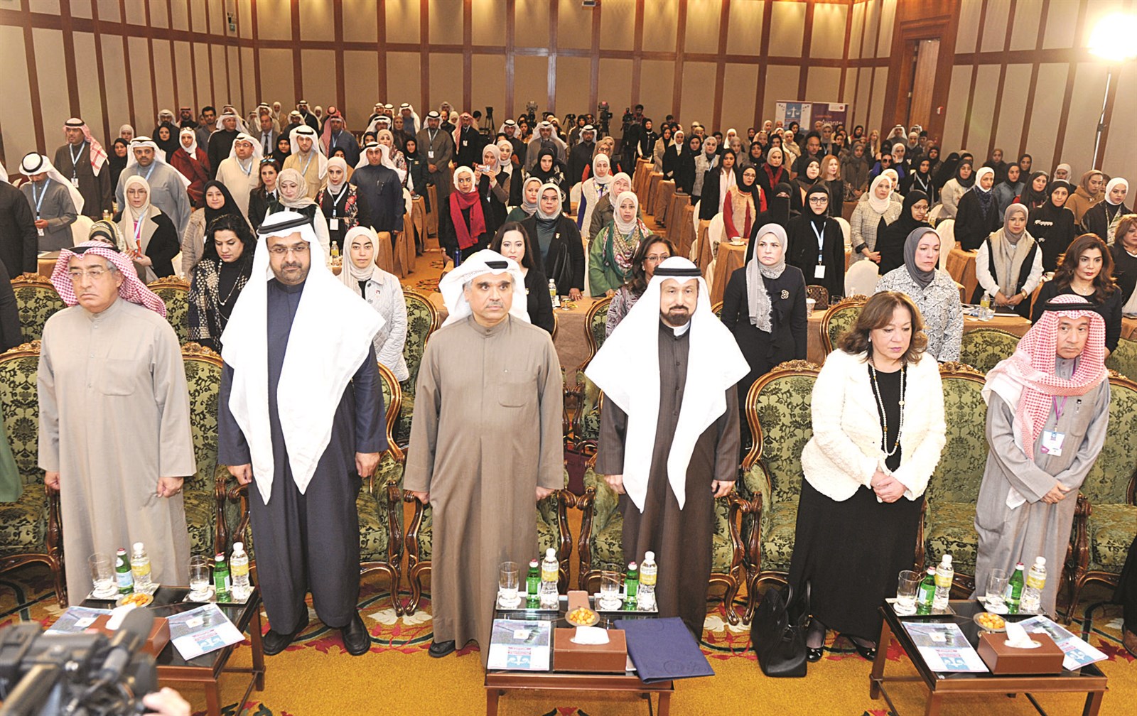 u0627u0644u062du0636u0648u0631 u0648u0642u0648u0641u0627u064b u0641u064a u0627u0641u062au062au0627u062d u0627u0644u0645u0624u062au0645u0631 (u062au0635u0648u064au0631 u0633u0639u062f u0647u0646u062fu0627u0648u064a)