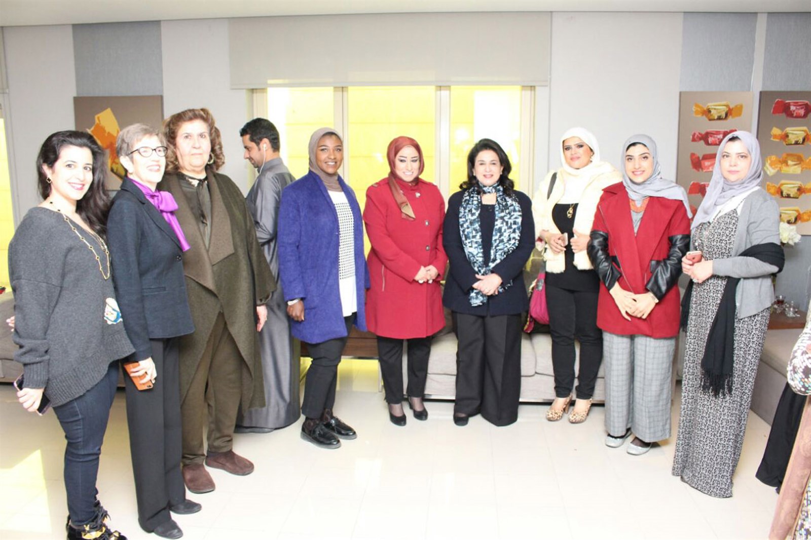 u0639u0632u0629 u0627u0644u0639u0644u064a u0648u062du0631u0645 u0627u0644u0633u0641u064au0631 u0627u0644u0623u0645u064au0631u0643u064a u0645u0639 u0639u062fu062f u0645u0646 u0627u0644u0645u0634u0627u0631u0643u0627u062a u0641u064a u0627u0644u0645u0644u062au0642u0649