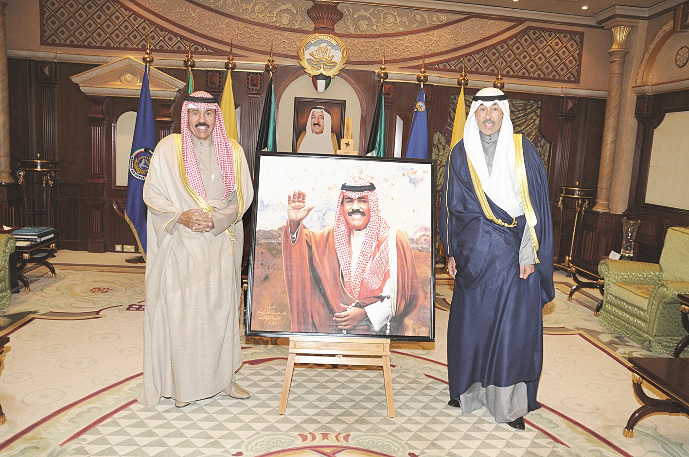 ...ومتسلماًً هدية من أبناء محافظة الأحمدي