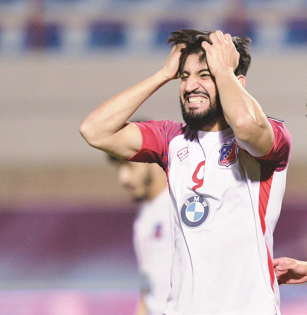 u00abu0627u0644u0643u0648u064au062au00bb u0648u0636u0639 u0646u0641u0633u0647 u0641u064a u0645u0648u0642u0641 u062du0631u062c u0628u0639u062f u062eu0633u0627u0631u062au064au0646 u0645u062au062au0627u0644u064au062au064au0646 (u0627u0644u0623u0632u0631u0642 u062fu0648u062a u0643u0648u0645)