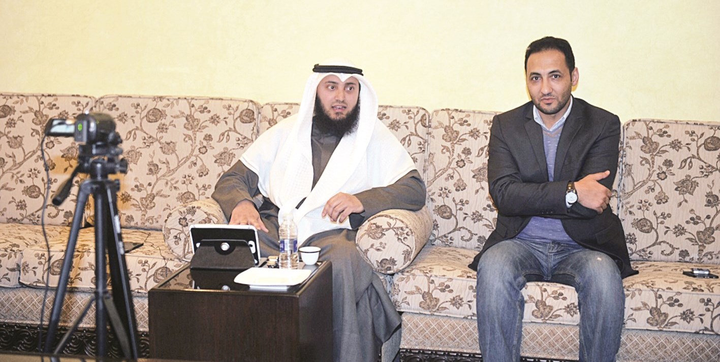 u0627u0644u062fu0627u0639u064au0629 u0645u062du0645u062f u0627u0644u0646u0642u0648u064a u0645u0639 u0627u0644u0632u0645u064au0644 u0623u062du0645u062f u0632u0643u0631u064au0627 (u062au0635u0648u064au0631 u0646u0648u0631 u0647u0646u062fu0627u0648u064a)