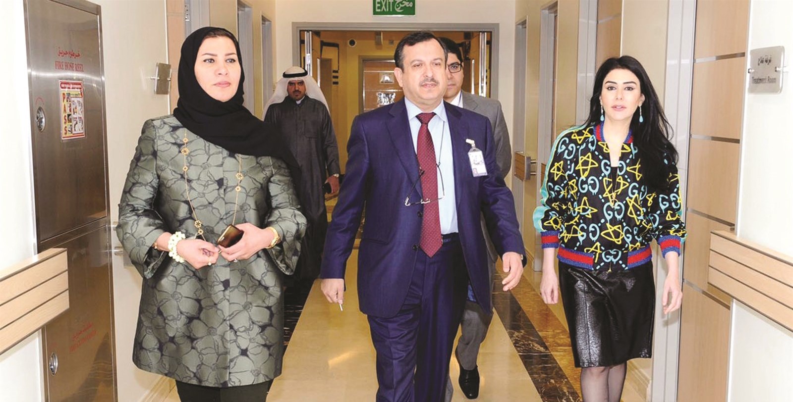 ... وتتفقد أقسام المركز