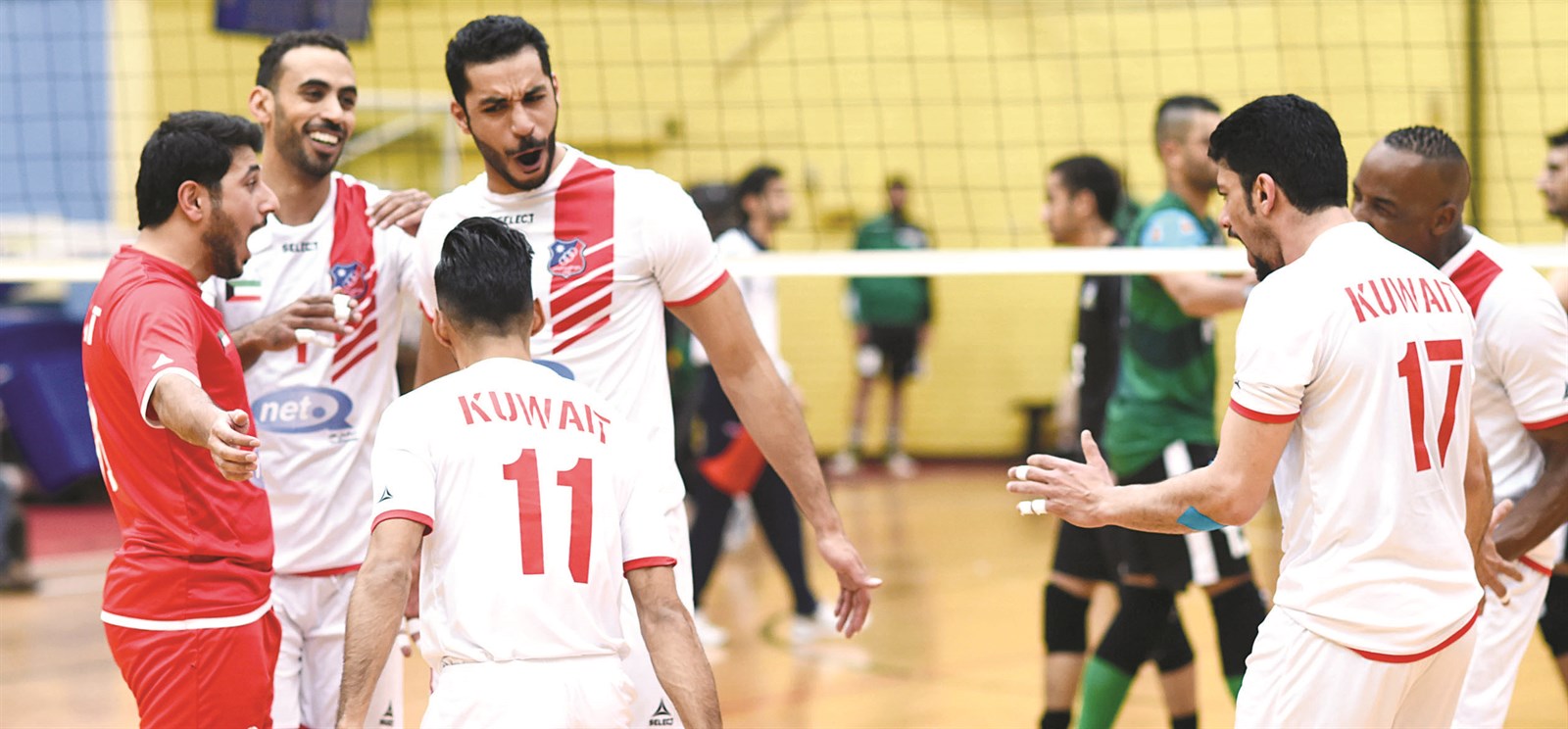 u0644u0627u0639u0628u0648 u00abu0627u0644u0643u0648u064au062au00bb u064au062du062au0641u0644u0648u0646 u0628u0627u0644u0641u0648u0632 u0639u0644u0649 u0627u0644u0639u0631u0628u064a u0648u0627u0644u062au0623u0647u0644 u0625u0644u0649 u0627u0644u0646u0647u0627u0626u064a b (u062au0635u0648u064au0631 u062cu0627u0633u0645 u0628u0627u0631u0648u0646)