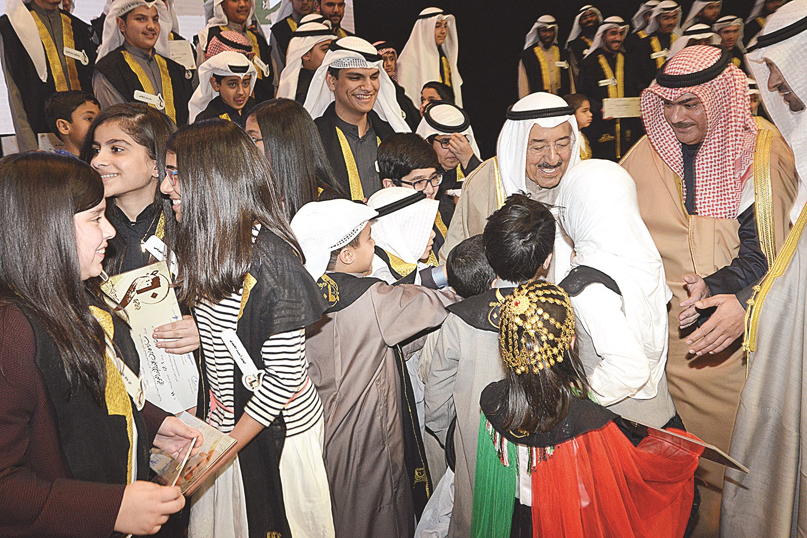 ...ومحادثاً بعض الفتيات والفتيان