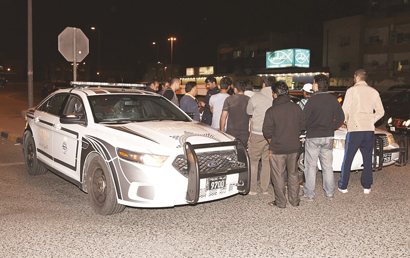 تدقيق على هويات الوافدين