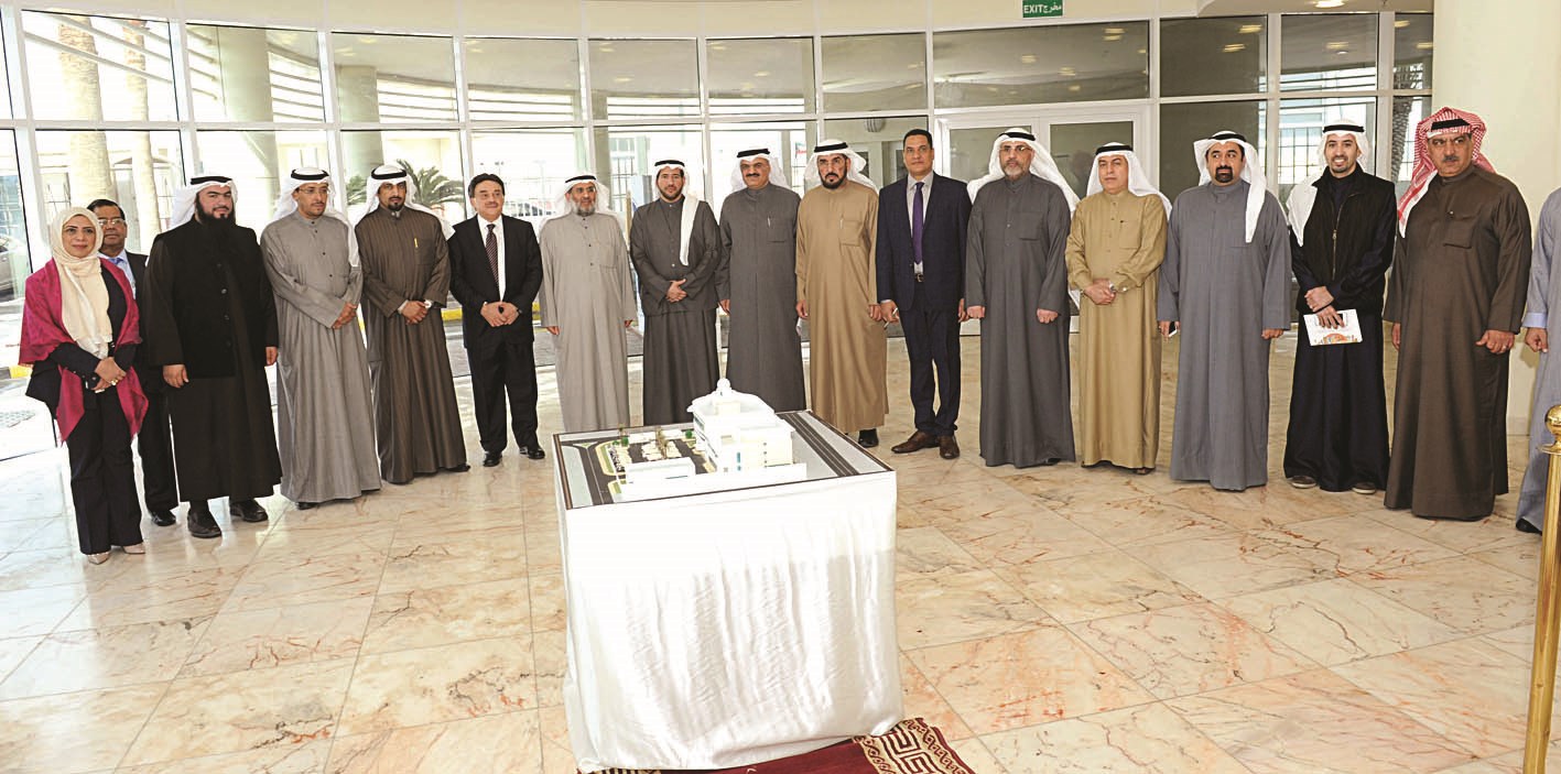 u0627u0644u0645u0637u0648u0639 u0648u0627u0644u0623u062du0645u062f u0648u0642u064au0627u062fu064au0648 u00abu0627u0644u0623u0634u063au0627u0644u00bb u0648u00abu0627u0644u0628u064au0626u0629u00bb u062eu0644u0627u0644 u062du0641u0644 u0627u0644u0627u0633u062au0644u0627u0645  (u062au0635u0648u064au0631 u0633u0639u0648u062f u0633u0627u0644u0645)