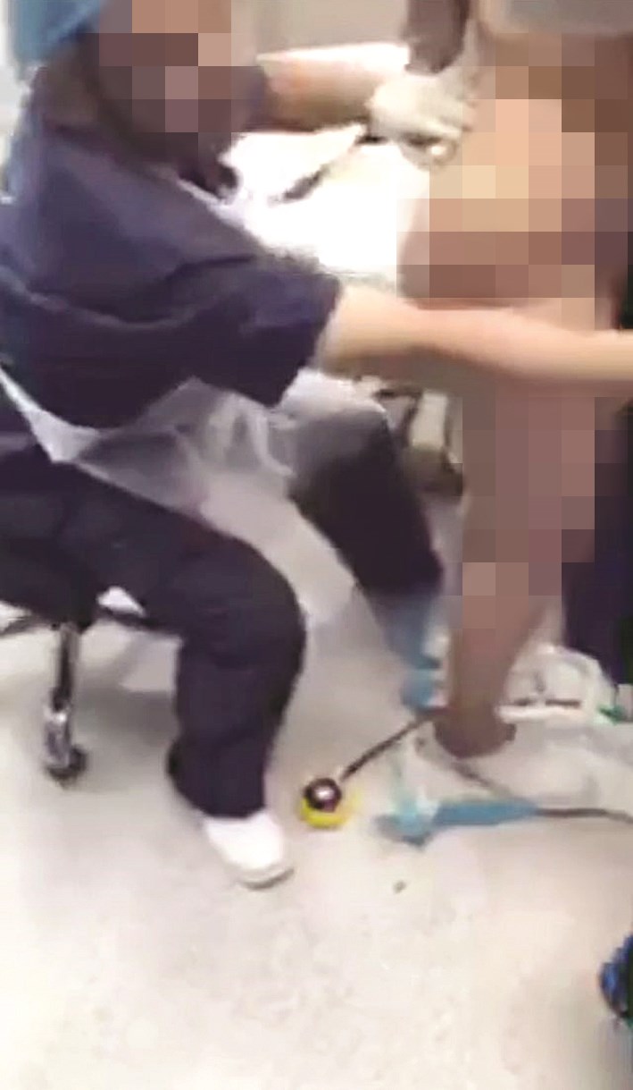 ... وفي وضعية الوقوف يشفط الدهون كالعصير