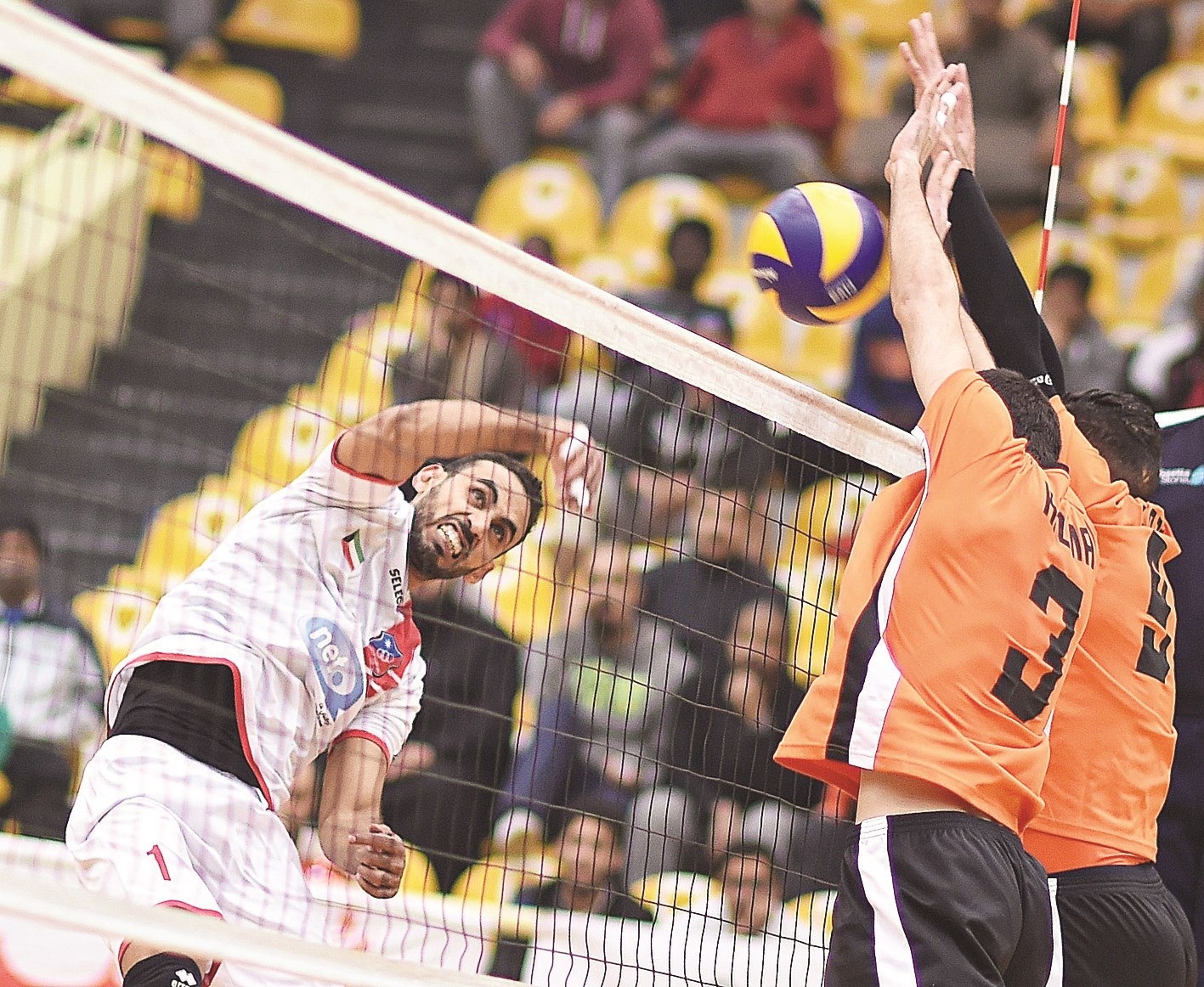 u0639u0628u062fu0627u0644u0644u0647 u062cu0627u0633u0645 u064au0636u0631u0628 u0628u0642u0648u0629 u0641u064a u0646u0647u0627u0626u064a u0627u0644u062fu0648u0631u064a u0623u0645u0627u0645 u0643u0627u0638u0645u0629