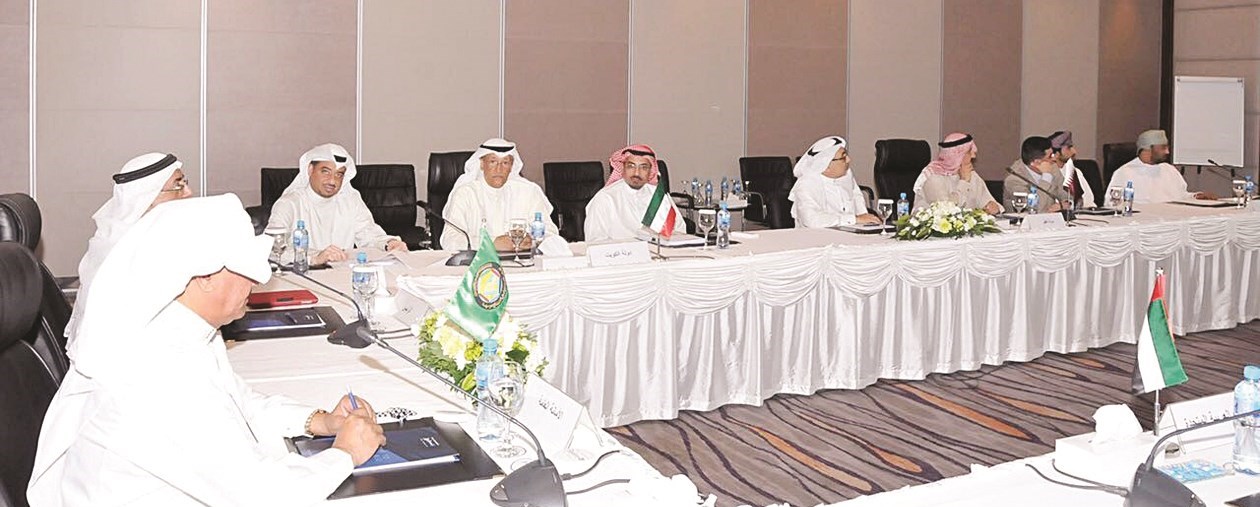 u062cu0627u0646u0628 u0645u0646 u0627u0644u0627u062cu062au0645u0627u0639 u0647u064au0626u0627u062a u00abu0627u0644u0647u0644u0627u0644 u0627u0644u0623u062du0645u0631u00bb u0627u0644u062eu0644u064au062cu064au0629