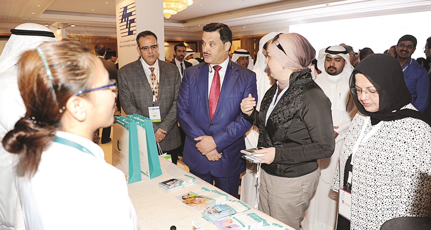 ... وخلال جولة في المعرض المقام على هامش المؤتمر