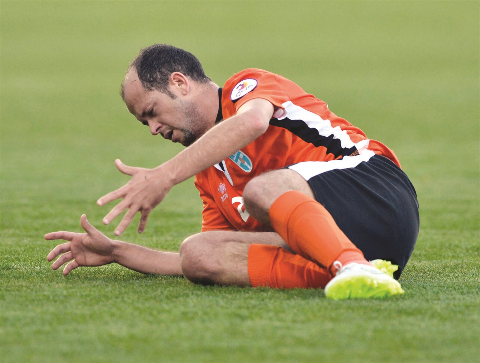 u0627u0644u0628u0631u0627u0632u064au0644u064a u00abu063au0627u063au0627u00bb u0644u0627u0639u0628 u0643u0627u0638u0645u0629 u062eu0644u0627u0644 u0627u0644u0645u0628u0627u0631u0627u0629 u0623u0645u0627u0645 u0627u0644u062cu0647u0631u0627u0621 u0623u0645u0633 (u0627u0644u0623u0632u0631u0642 u062fu0648u062a u0643u0648u0645)