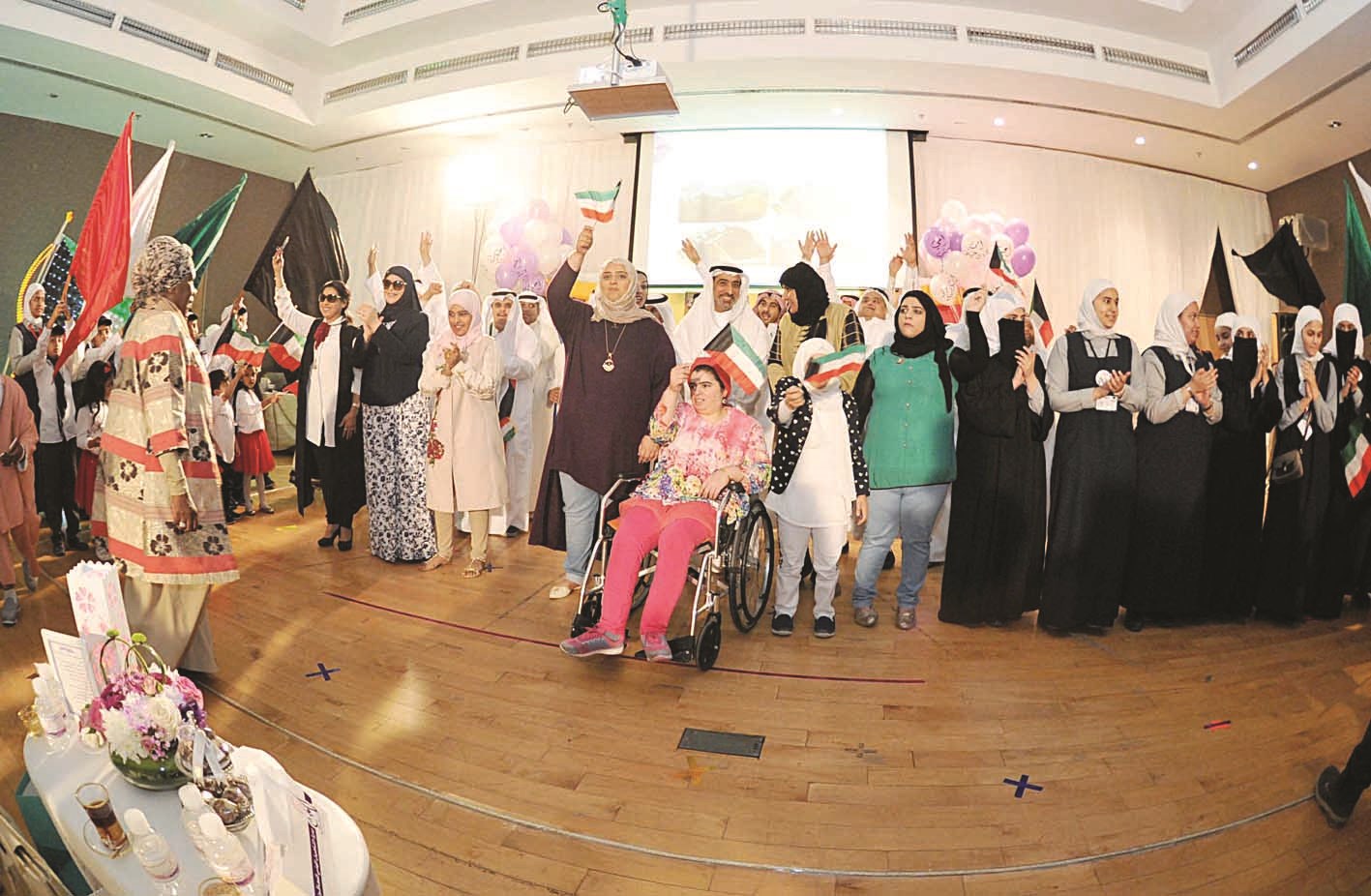 صورة جماعية للمشاركين في الحفل