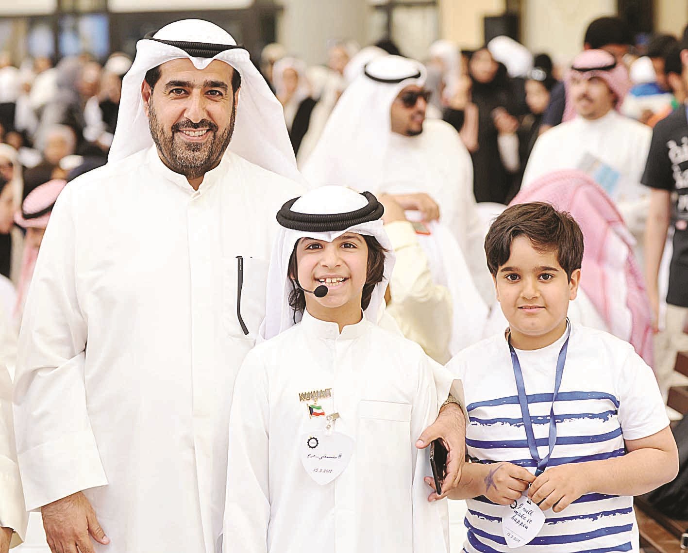 مساعد الظفيري ونجله ناصر مع المنشد البراء الخالدي