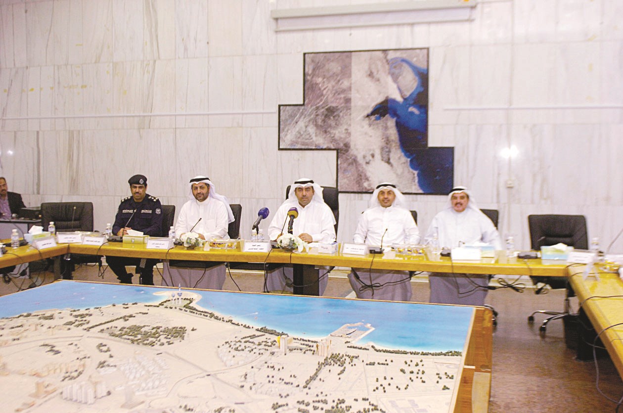 u0623u0639u0636u0627u0621 u0627u0644u0645u062cu0644u0633 u0627u0644u0628u0644u062fu064a u0641u064a u0648u0631u0634u0629 u0627u0644u0639u0645u0644 (u062au0635u0648u064au0631 u0628u0633u0627u0645 u0632u064au062fu0627u0646)