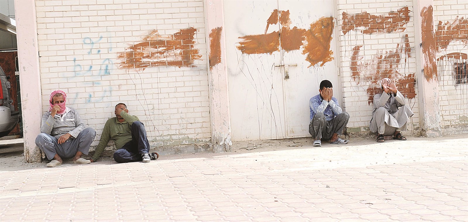 ينتظرون رزقهم