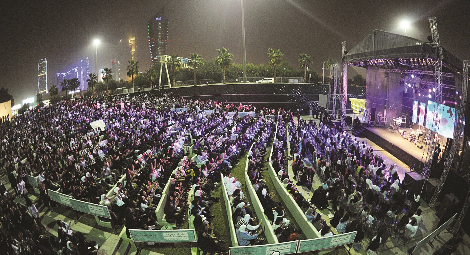 حشد كبير (تصوير جاسم بارون)