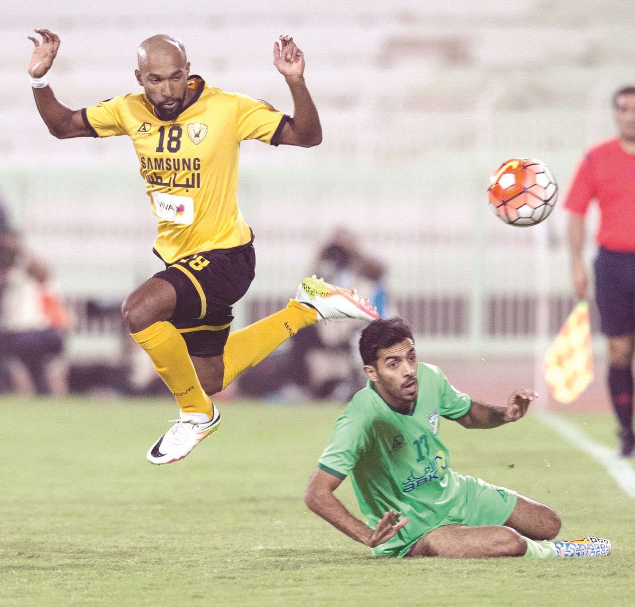 u0644u0642u0627u0621 u00abu062fu0631u0628u064au00bb u0645u062au062cu062fu062f... u0644u0643u0646 u0628u0623u0647u062fu0627u0641 u00abu063au064au0631 u062au0642u0644u064au062fu064au0629u00bb        (u0627u0644u0623u0632u0631u0642 u062fu0648u062a u0643u0648u0645)