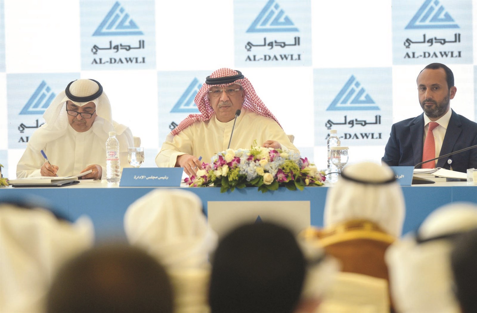 حوار مع المساهمين