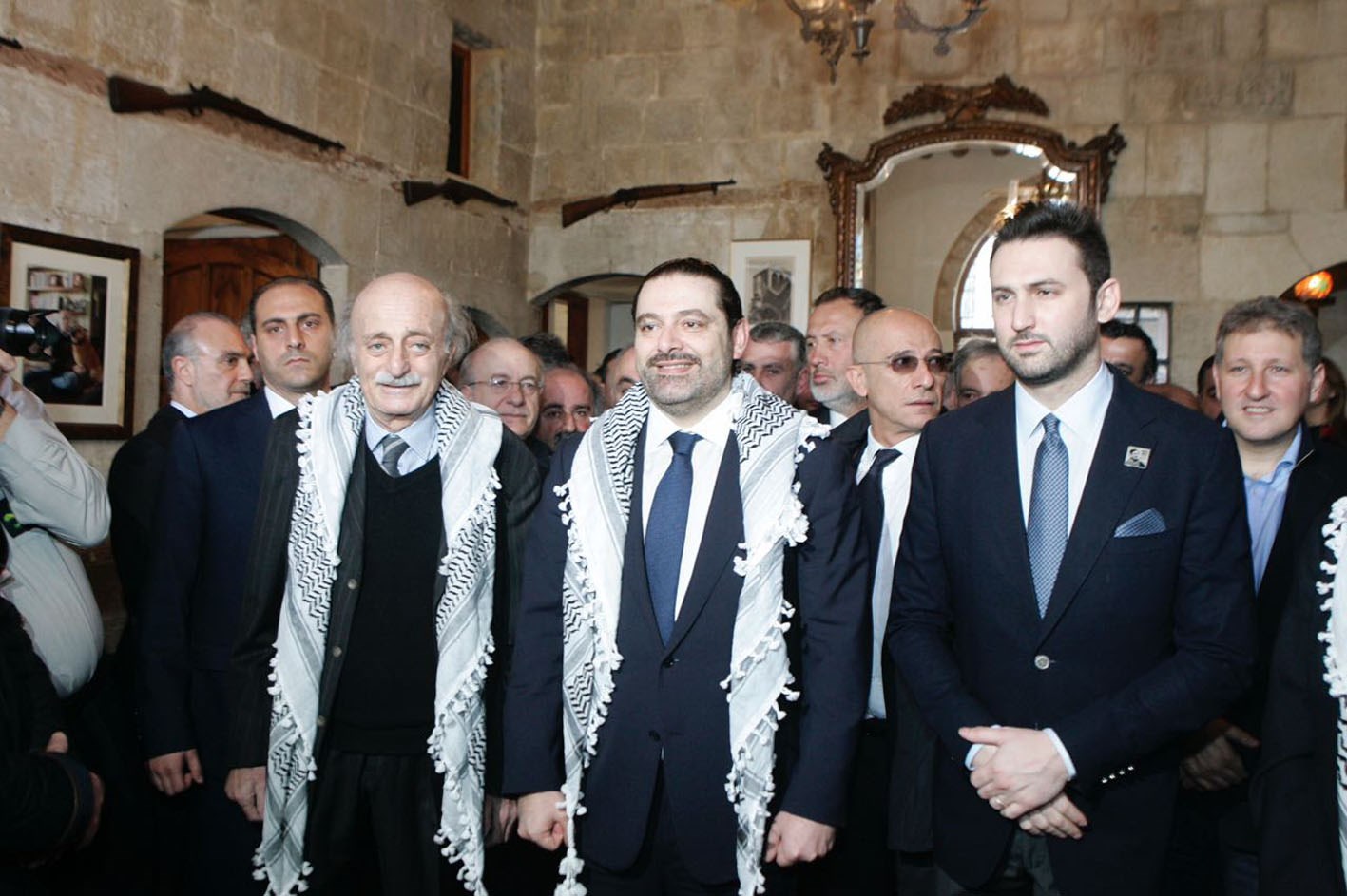 u0627u0644u062du0631u064au0631u064a u0645u0631u062au062fu064au0627u064b u0627u0644u0643u0648u0641u064au0629 u0648u0645u062au0648u0633u0651u0637u0627u064b u0648u0644u064au062f u062cu0646u0628u0644u0627u0637 u0648u0646u062cu0644u0647 u062au064au0645u0648u0631 u0641u064a u0627u0644u0645u062eu062au0627u0631u0629 u0623u0645u0633