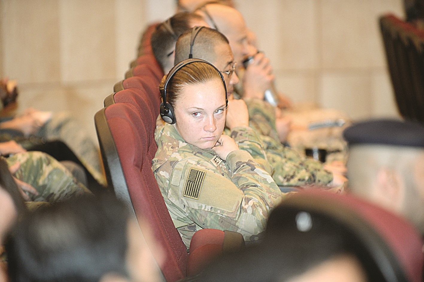 «حسم العقبان» في عيني مجندة أميركية (تصوير زكريا عطية)