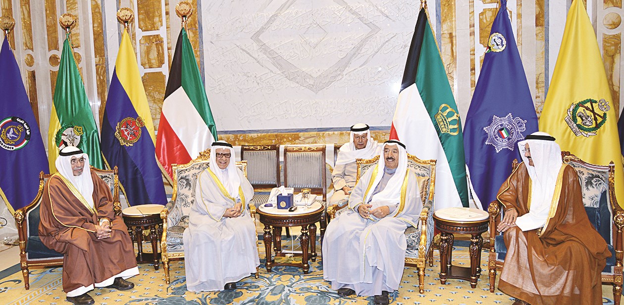 ... وأعضاء لجنة تجمع الدواوين