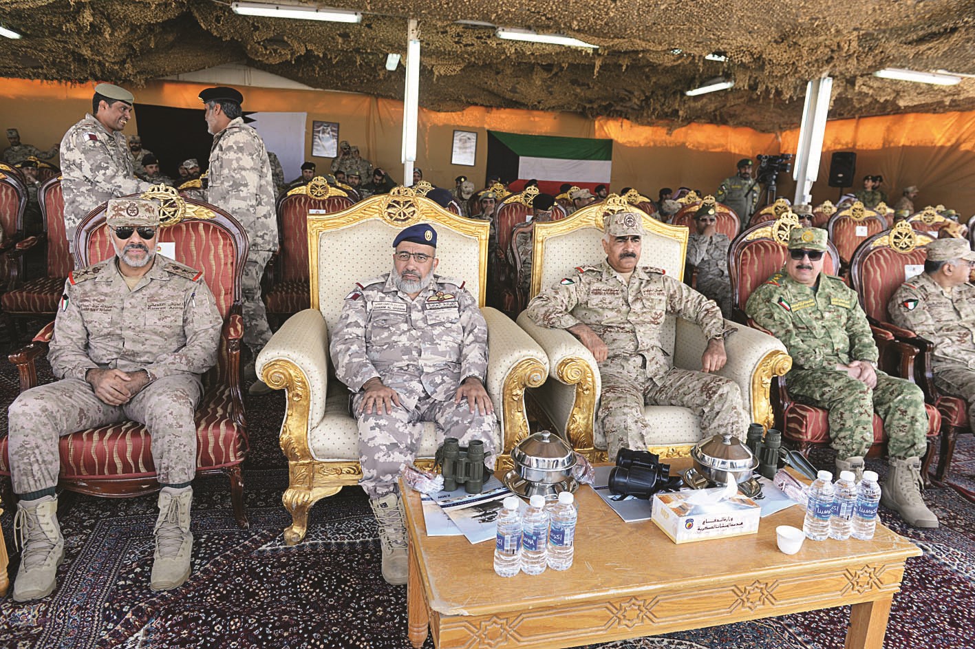 الخضر والغانم يتوسطان عبدالله النواف وهاشم الرفاعي