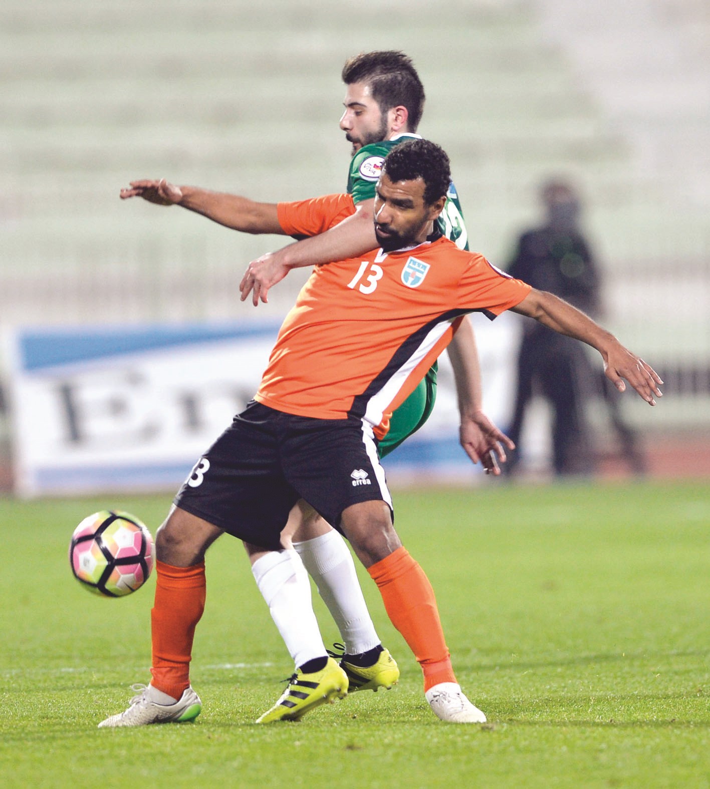 u0635u0631u0627u0639 u0639u0644u0649 u0627u0644u0643u0631u0629 u0628u064au0646 u0646u0627u0635u0631 u0627u0644u0648u0647u064au0628 u0648u0639u0628u062fu0627u0644u0639u0632u064au0632 u0627u0644u0633u0644u064au0645u064a (u0627u0644u0623u0632u0631u0642 u062fu0648u062a u0643u0648u0645)