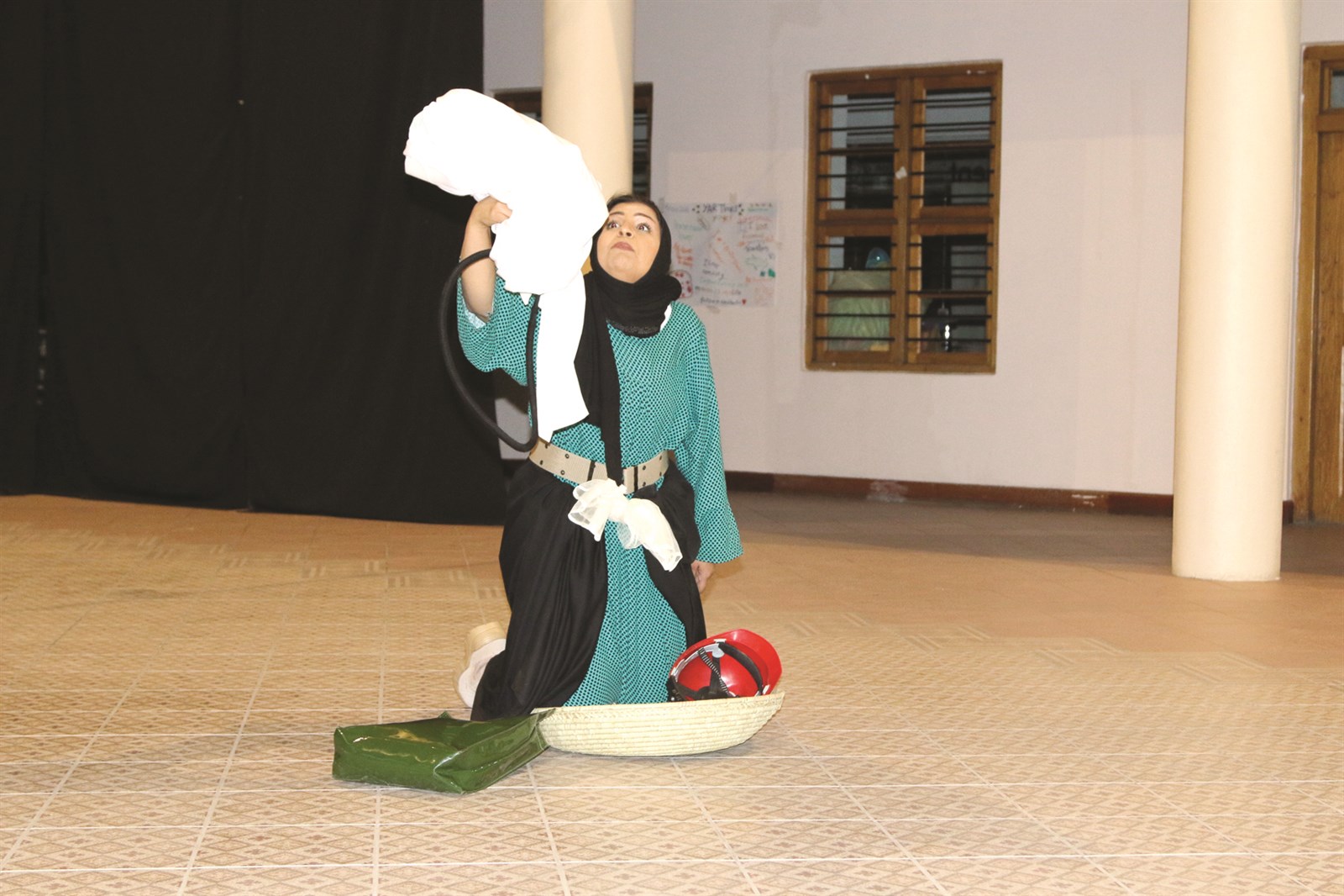 «أم قاسم» تحمل رفات زوجها