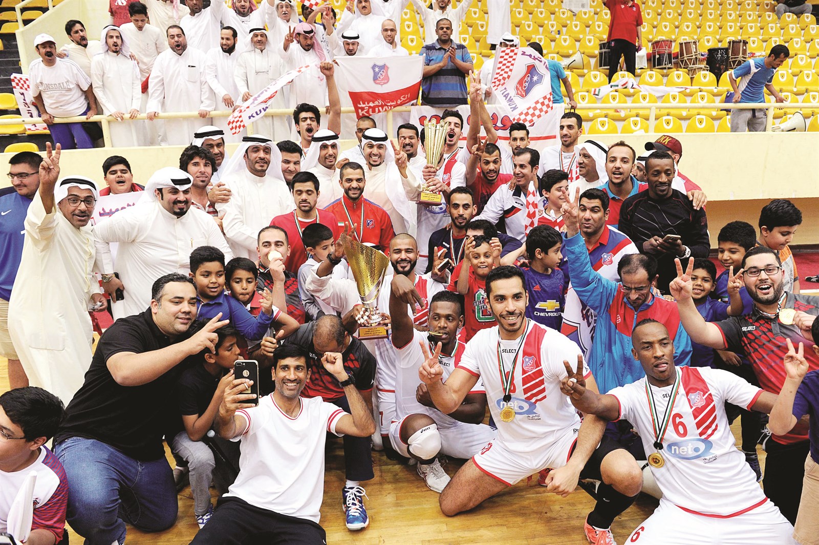 u0627u0644u063au0627u0646u0645 u0648u0627u0644u0646u0635u0641 u0648u0643u0627u0645u0644 u064au062au0648u0633u0637u0648u0646 u0646u062cu0648u0645 u00abu0627u0644u0643u0648u064au062au00bb u0628u0639u062f u0627u0644u062au062au0648u064au062c u0628u0644u0642u0628 u0627u0644u0643u0623u0633 (u062au0635u0648u064au0631 u0628u0633u0627u0645 u0632u064au062fu0627u0646)