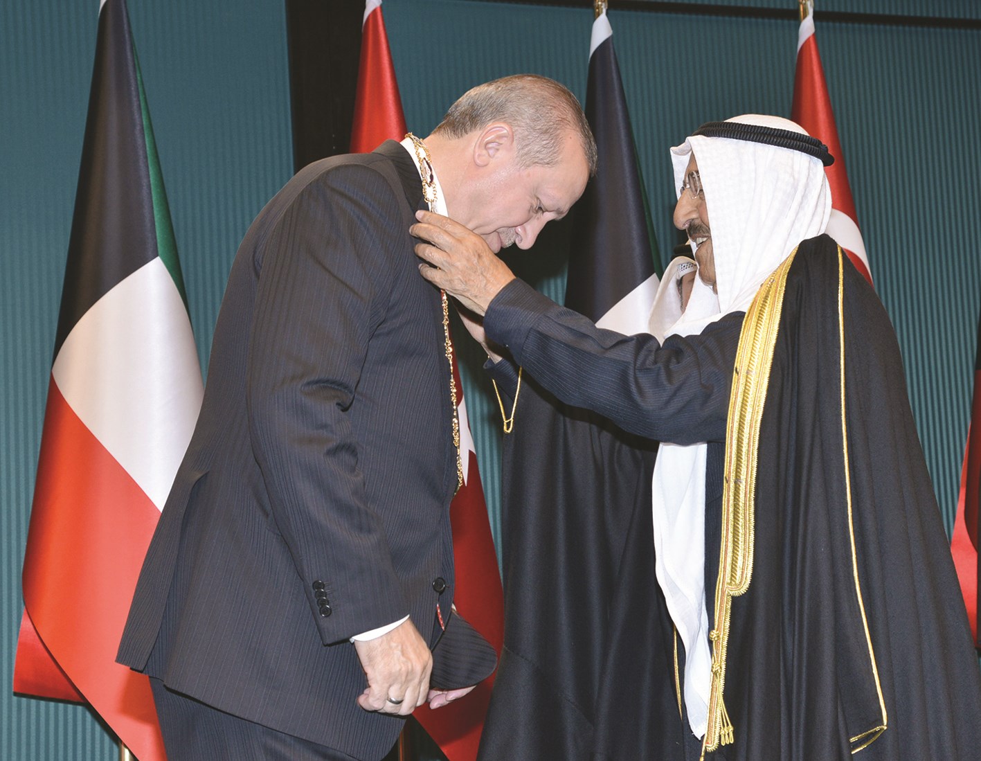 ... وسموه يقلد الرئيس التركي قلادة مبارك الكبير