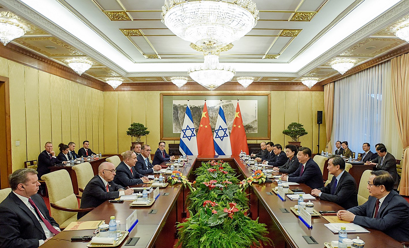 u0634u064a u062cu064au0646u0628u064au0646u063a u0648u0646u062au0646u064au0627u0647u0648 u0648u0623u0639u0636u0627u0621 u0648u0641u062fu064au0647u0645u0627 u062eu0644u0627u0644 u0627u062cu062au0645u0627u0639 u0641u064a u0642u0635u0631 u0627u0644u0636u064au0627u0641u0629 u0641u064a u0628u0643u064au0646 (u0631u0648u064au062au0631u0632)