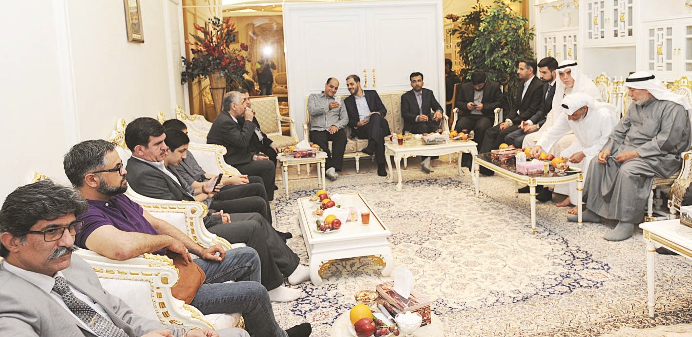 جانب من المهنئين (تصوير كرم ذياب)